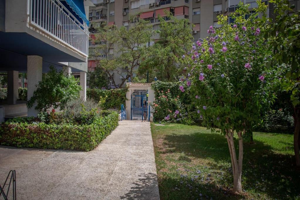 Piso Con Jardin Apartment Malaga Luaran gambar